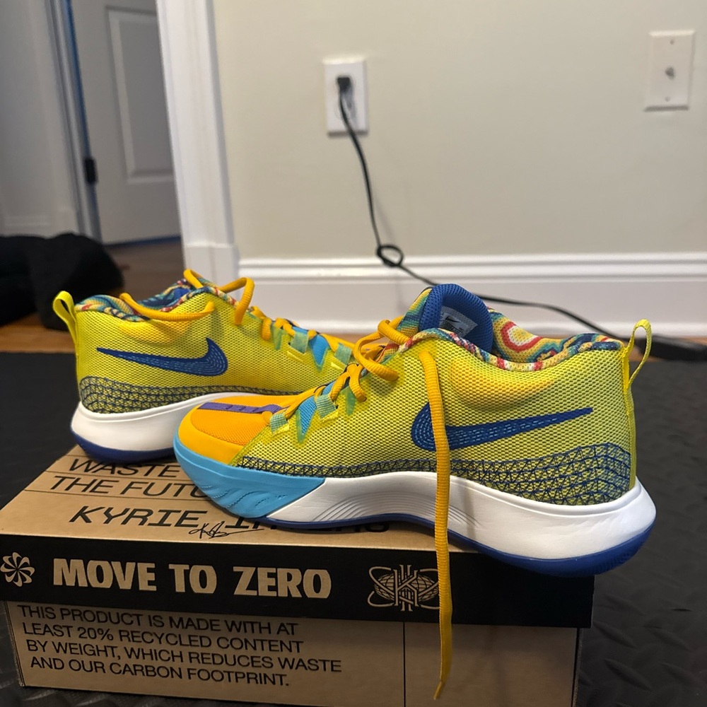 KYRIE FLYTRAP VI (GS) BASKETBALL SHOES🏀